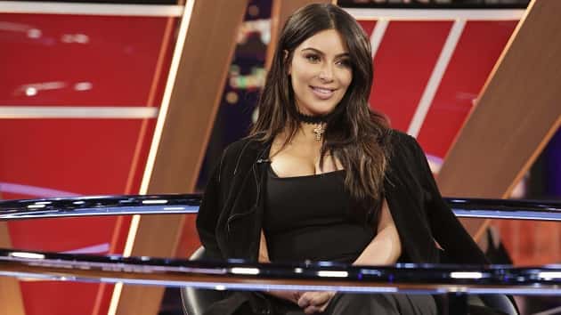 e_kim_kardashian_122010