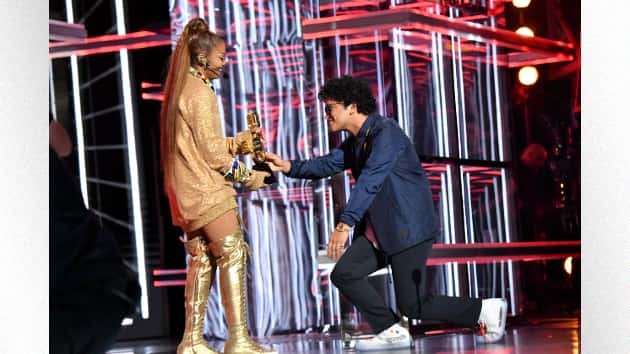 getty_janetjacksonbrunomars_021120