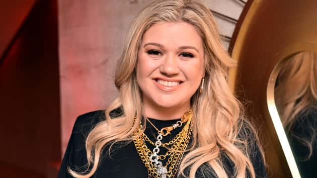 getty_kellyclarkson_021120