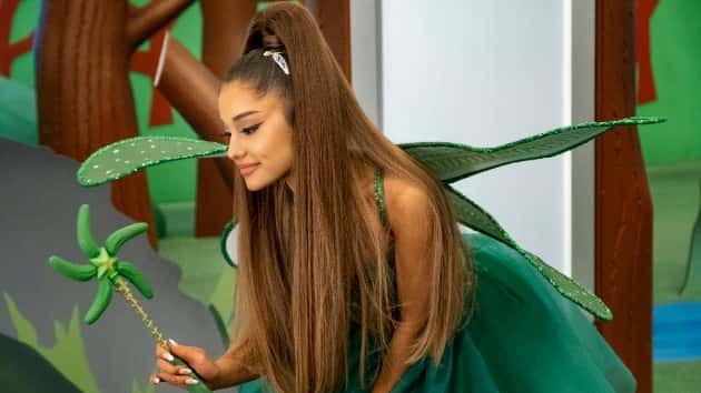 m_arianagrandeonkidding_022420