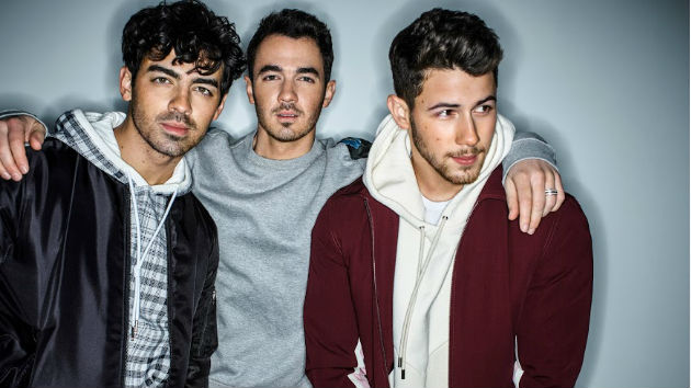 m_jonasbrothers2019_030419-2