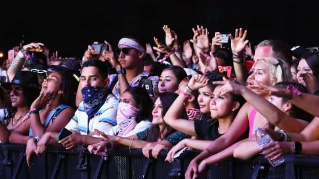 g_concertcrowd_41320