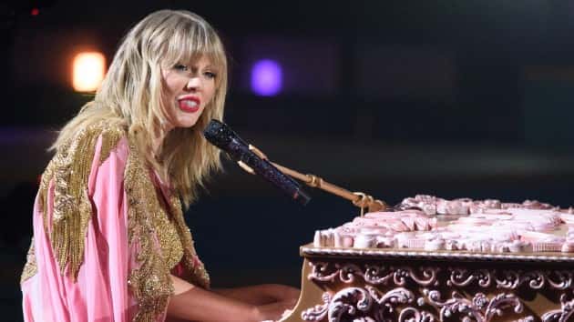 m_taylorswiftamapiano_041420