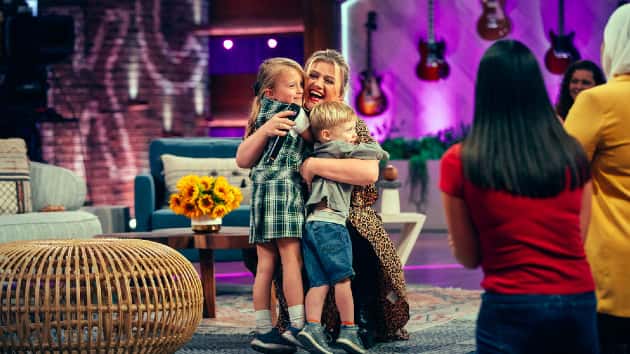 m_kellyclarkson_041420