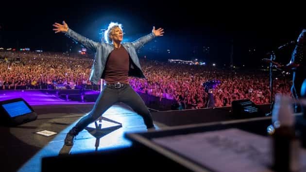 m_jonbonjovionstage2020_042020