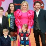 getty_kellyclarksonandfamily_061920