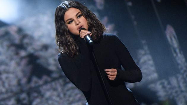 m_selenagomezamasideways_033120-3