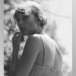 m_taylorswiftovershoulder2020_9072420