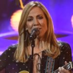 m_sherylcrowguitarcma_072820