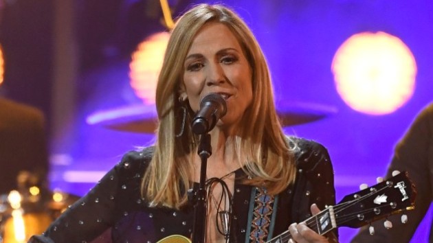 m_sherylcrowguitarcma_072820