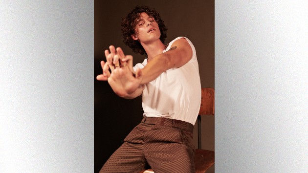 m_shawnmendeswhiteshirt_100620