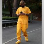 getty_bieber20in20crocs_100720