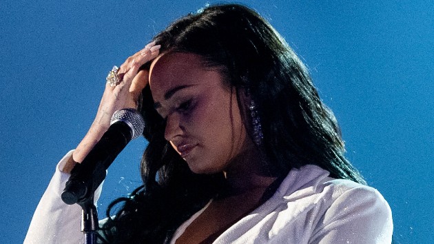 getty_demilovatohandtohead_101320