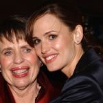 getty_jennifergarnermom_102120