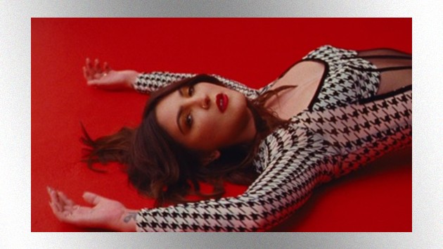 m_juliamichaelslielikethisvideo_102120