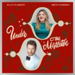 m_kellybrettunderthemistletoe_102820