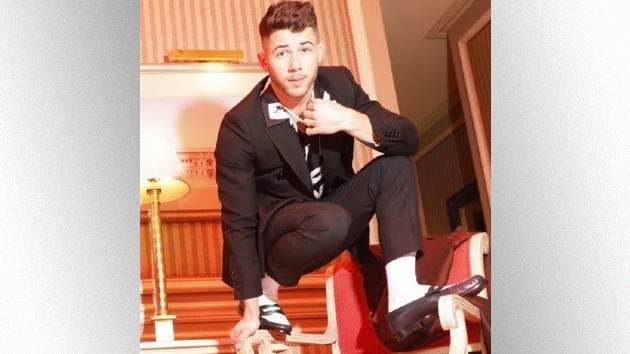 m_nickjonas2020_102920