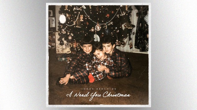 m_jonasbrothersineedyouxmas_103020