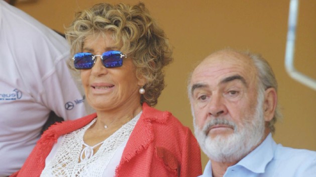 getty_sean_connery_and_widow_11092020