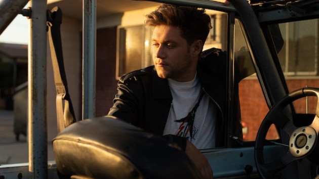 m_niallhoran_101320-2