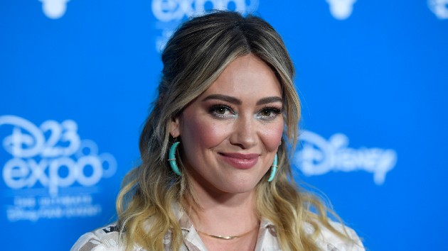 getty_hillary_duff_11232020