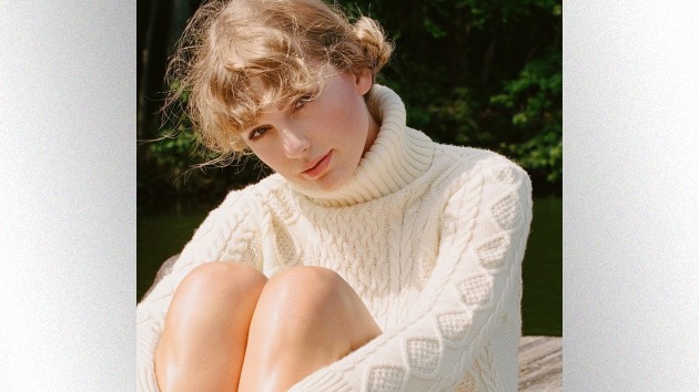 m_taylorswiftsweater_081820-3