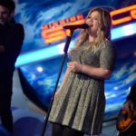 m_kellyclarkson_112520