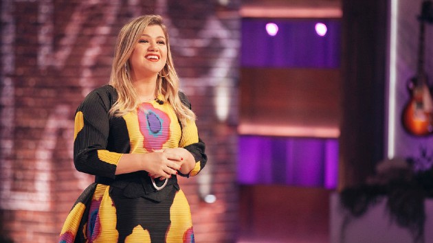 m_kellyclarkson_120220