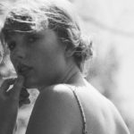 m_taylorswiftlookingovershoulder_091420-5