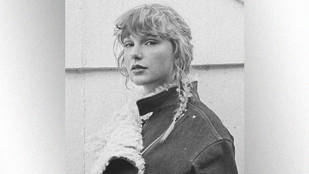m_taylorswiftfleecejacket_121020