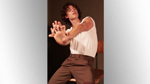 m_shawnmendes_102620-2