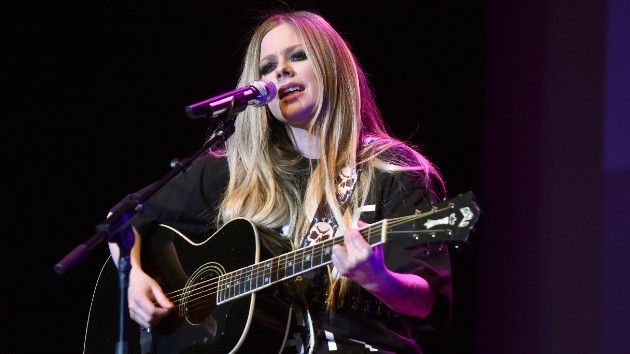 getty_avrillavigne_123020