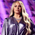 getty_demilookingupset_010721
