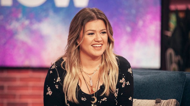 m_kellyclarkson_011521