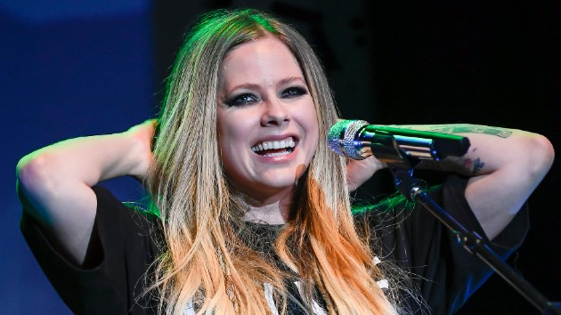 getty_avrillavigne_020821
