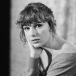 m_taylorswiftevermorefaceinhand_022321