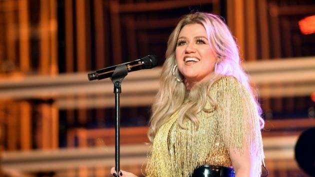 m_kellyclarkson_022621