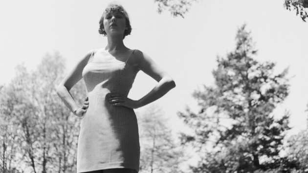 m_taylorswifthandsonhips_072520-9