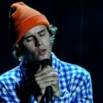 m_justinbieberamaeyezclosed_030121