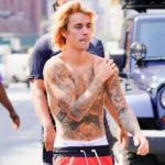 getty_justinbiebershirtless_032321