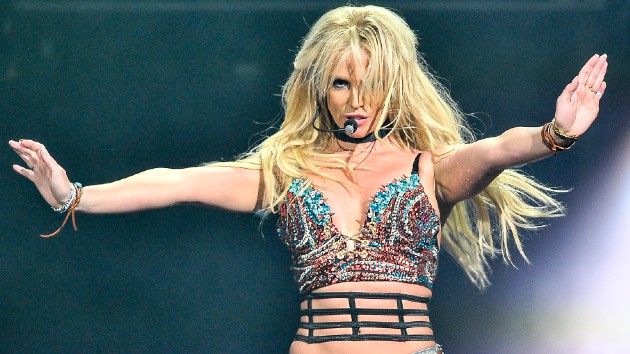 getty_britneyspearsarmsspread_033121
