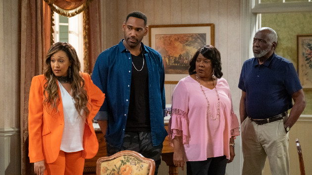 e_familyreunion_neflixjohnpfleenor