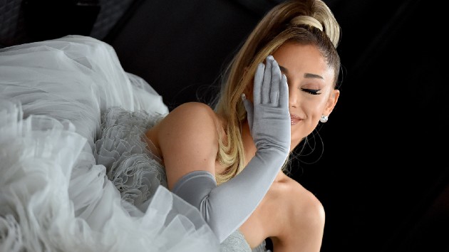 getty_arianagrandehandonface_040721