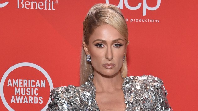 e_paris_hilton_04212021