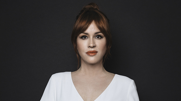e_molly_ringwald_05_21_21