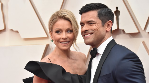 getty_kelly_ripa_mark_consuelos_05252021