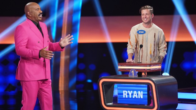 m_ryantedderonfamilyfeud_061821
