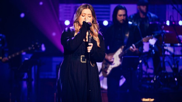 m_kellyclarkson_062921