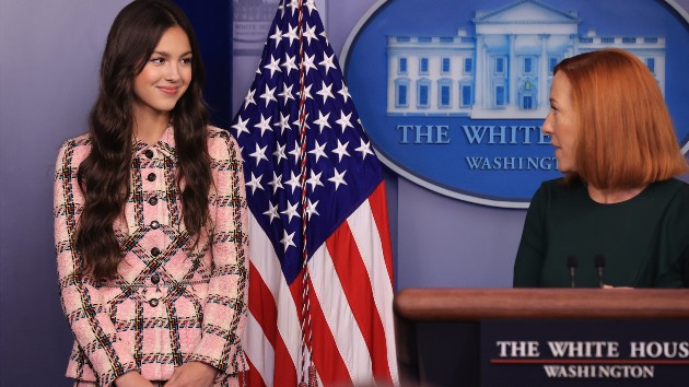 getty_oliviaatwhitehouse_071421-2