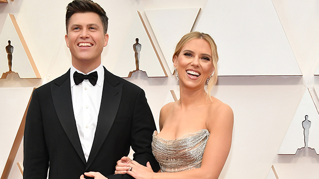 getty_scarlett_johansson_colin_jost_081721